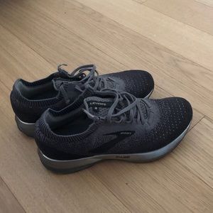 Men’s brooks sneakers